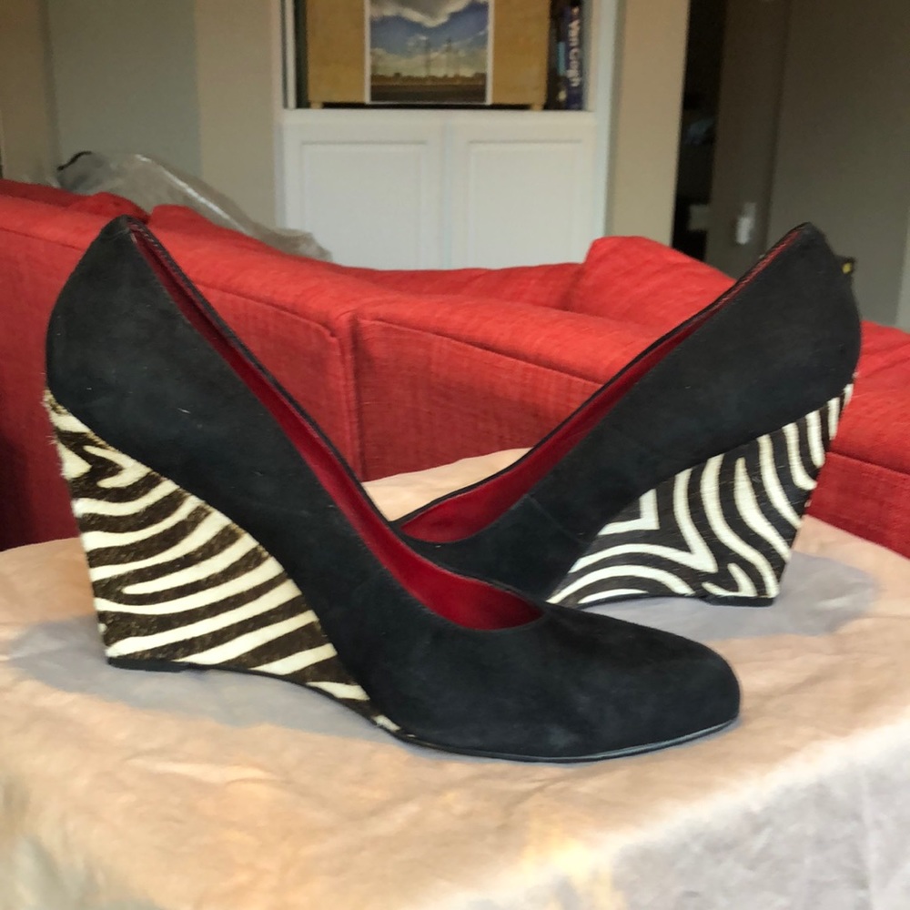 Nine West 10 high wedge heels black Suede w zebra
